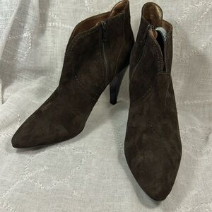NWOT Peter Kaiser suede ankle heeled booties